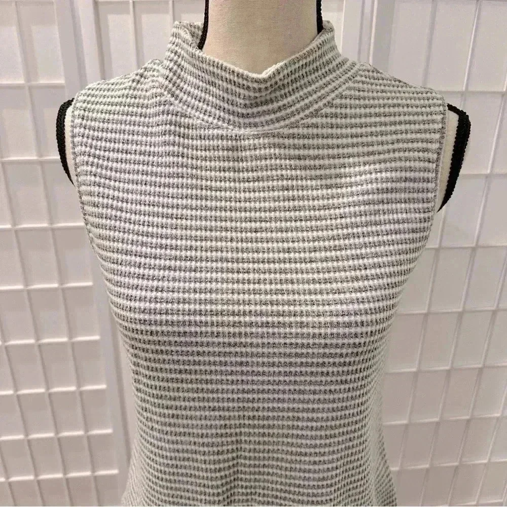 Chicos Sweater Womens 0 US 4/6 Gray Striped Zenergy Knit Sleeveless Mock Neck​​